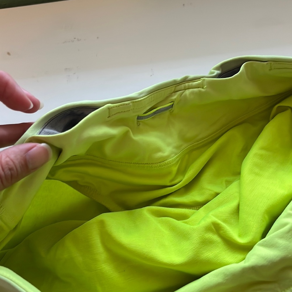 Lululemon Speed Up Short 2.5" - Rare Lime Green - Size 8 - Picture 4 of 5